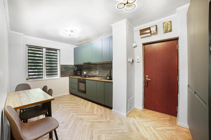 Vatra Luminoasa, decomandat, renovat, ready to move in.