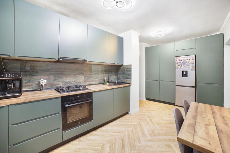 Vatra Luminoasa, decomandat, renovat, ready to move in.
