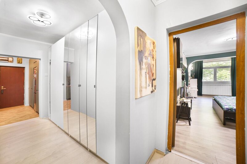 Vatra Luminoasa, decomandat, renovat, ready to move in.