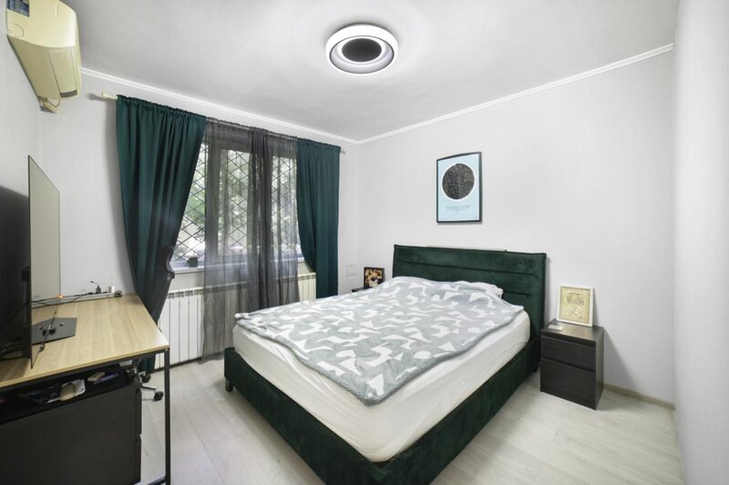 Vatra Luminoasa, decomandat, renovat, ready to move in.