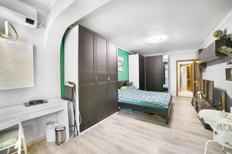 Vatra Luminoasa, decomandat, renovat, ready to move in.