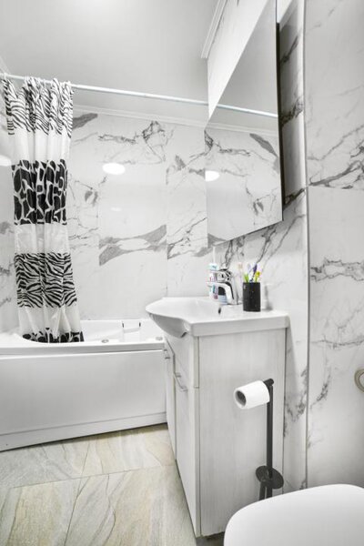 Vatra Luminoasa, decomandat, renovat, ready to move in.